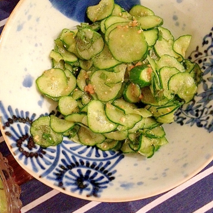 簡単で美味しい!キュウリのシソと味噌の和え物